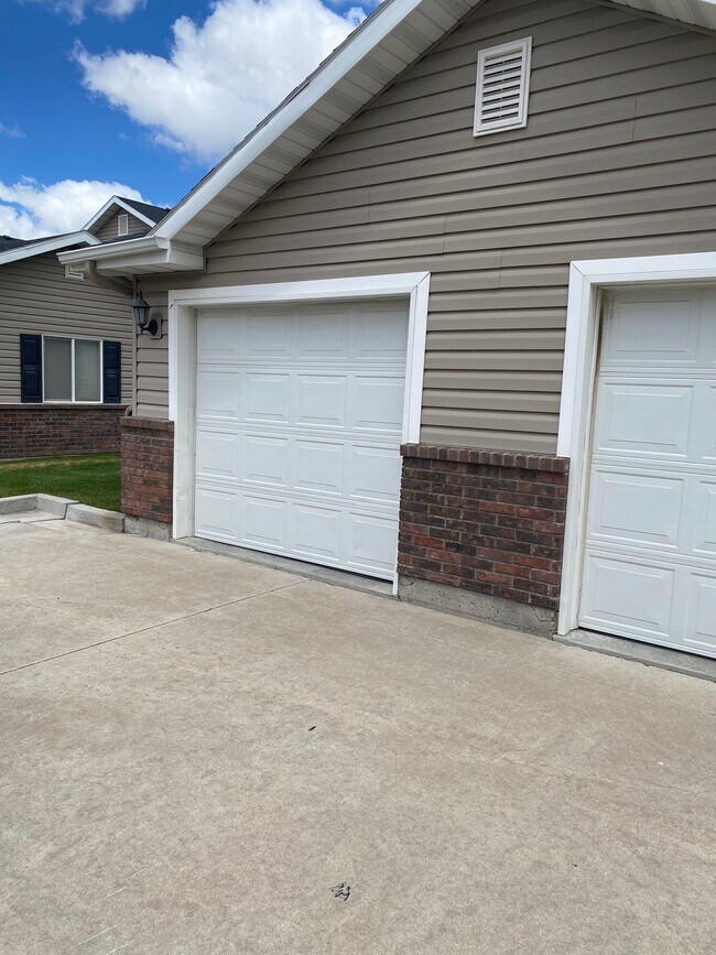 Foto del edificio - 498 Pheasant Ridge Dr