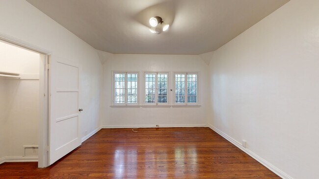 Foto del edificio - 10745 Ashton Ave