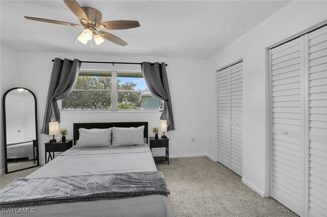 Foto del edificio - 3225 E Riverside Dr