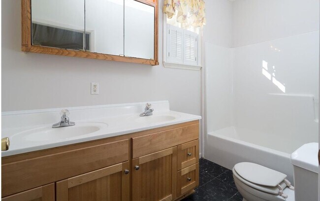 Foto del edificio - 1224 Fairview Dr