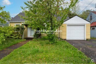 Building Photo - 5805 SE 23rd Ave