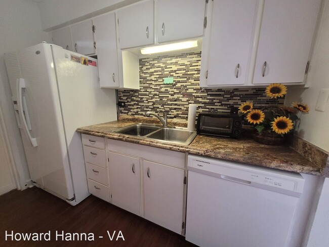Building Photo - 2 br, 2 bath House - 3288 Page Avenue, #304