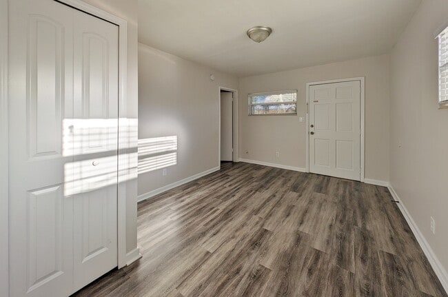 Building Photo - Herschel Street Apartments