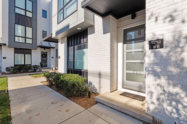 Building Photo - 1213 10th Ave N