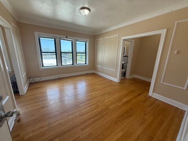 Foto del edificio - 2801 N Keating Ave