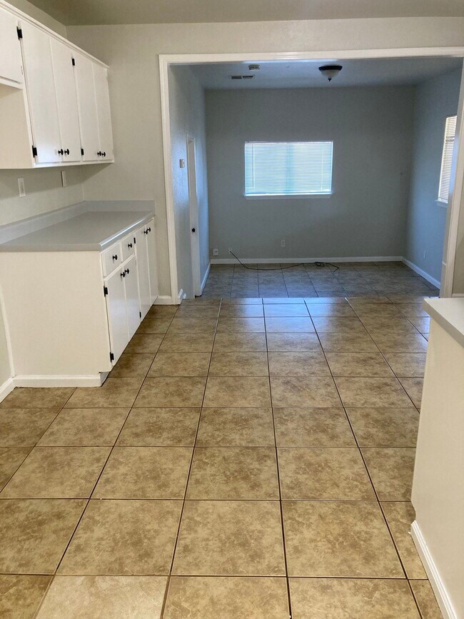 Building Photo - 14959 Oscar Ave