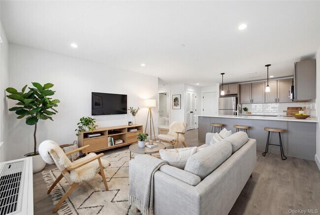 Foto del edificio - 180 Deer Park Ave