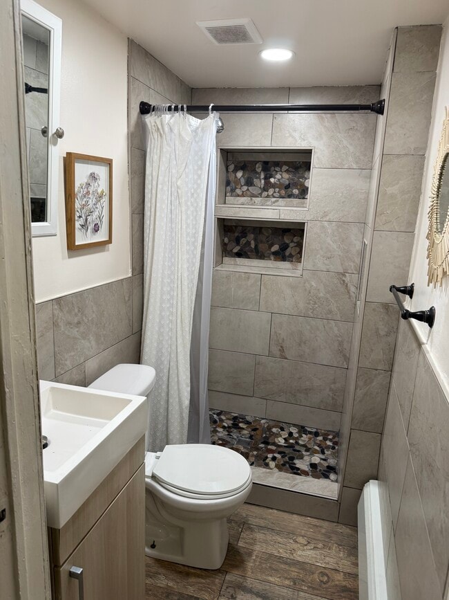 Building Photo - 50 Oak St
