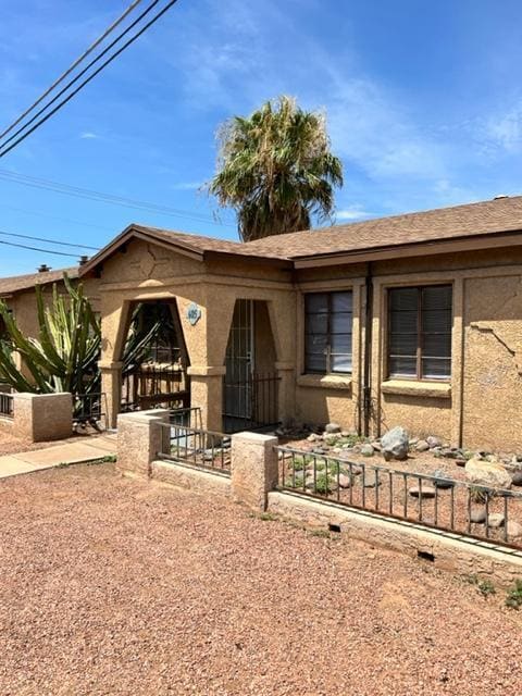 Building Photo - 605 N Swan Rd