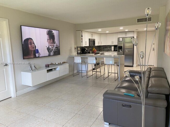 Foto del edificio - 14421 N Kendall Dr