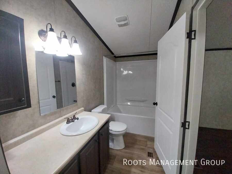 Foto principal - 3 Bed 2 Bath Home Available for Lease at L...