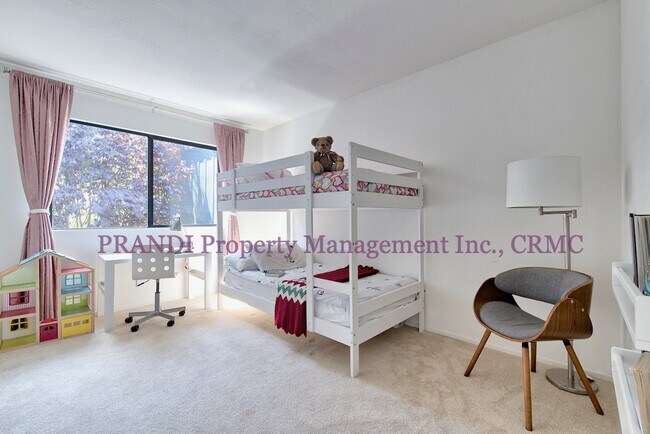 Building Photo - Marinwood Townhome with Modern Upgrades an...