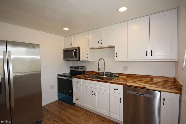 Foto del edificio - 3 br, 1 bath House - 4703 101st Street Sou...
