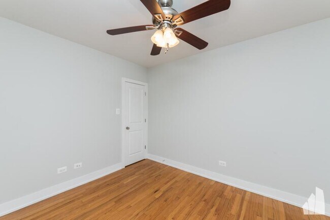 Building Photo - 1 bedroom in Chicago IL 60657