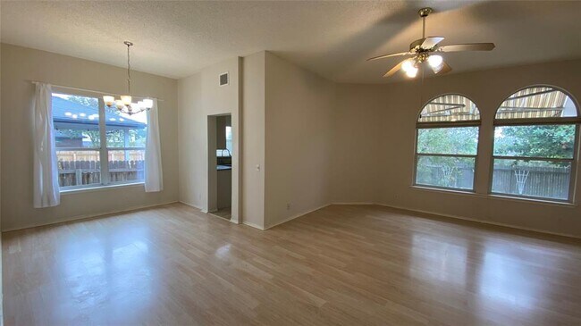 Foto del edificio - 16815 Luckenwald Dr