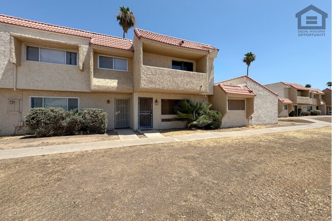 Foto del edificio - 3Bed/2Bath Townhouse at 47th Ave/Maryland Ave! Ready for Immediate Move-In! – FENCED-IN YARD!