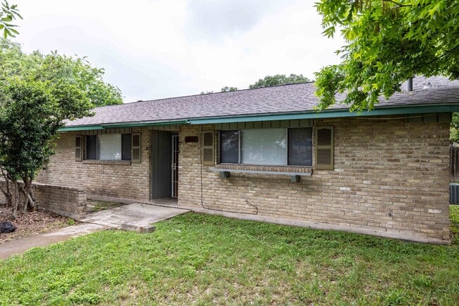 Building Photo - 5627 Walzem Rd