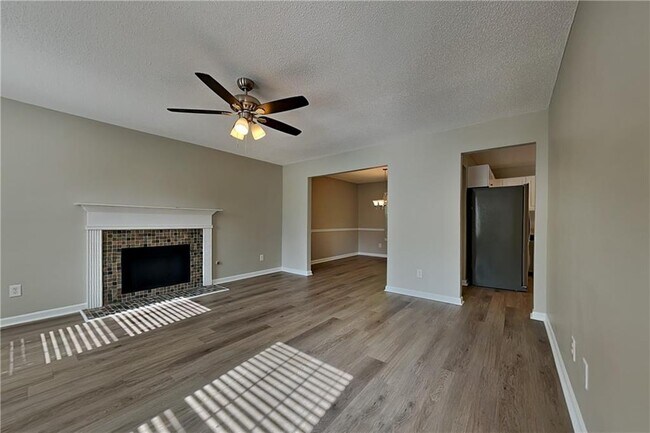 Foto del edificio - 6469 Lester Ln