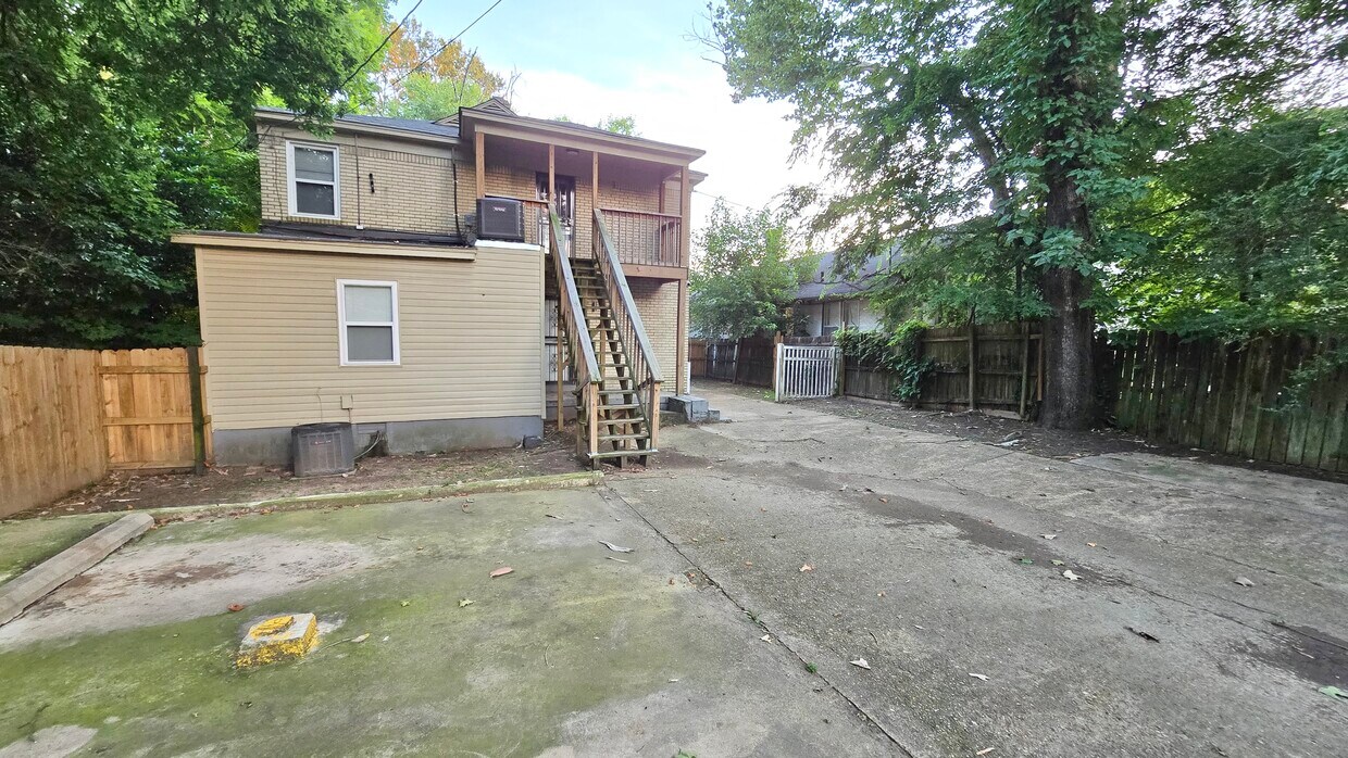 Building Photo - 1542 Tutwiler Ave