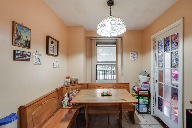 Building Photo - 225 ST PAULS Ave