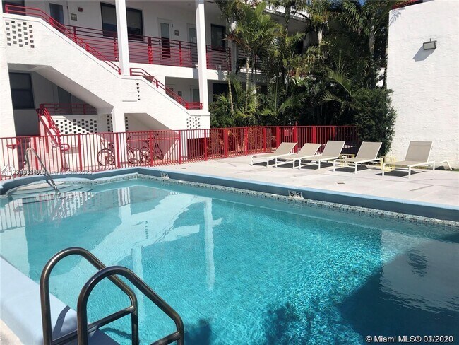 Building Photo - 9040 Collins Ave