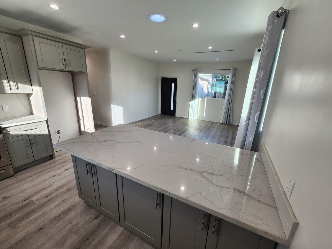 Foto principal - 10343 Jardine Ave