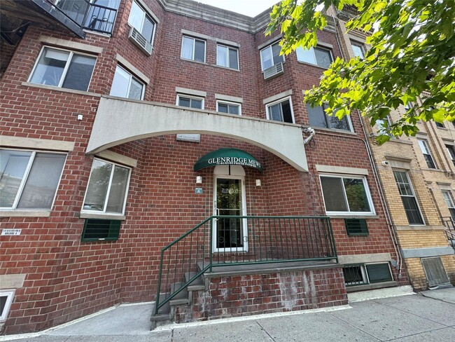 Foto del edificio - 7103 Fresh Pond Rd
