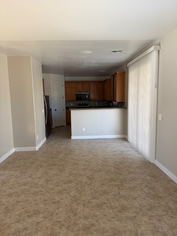 Building Photo - 1190 E Jardin Dr