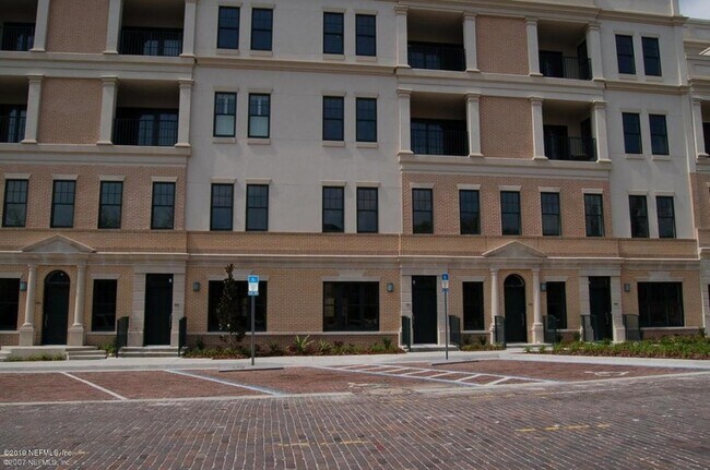 Foto del edificio - 1661 Riverside Avenue Unit 107