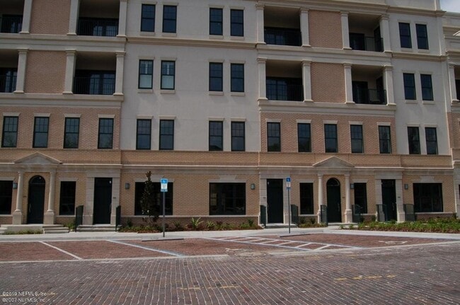 Building Photo - 1661 Riverside Avenue Unit 107