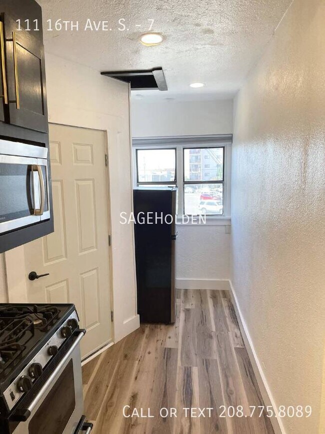 Foto del edificio - 111 16th Ave S