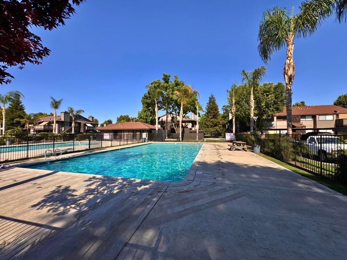 Foto del edificio - Fully Remodeled Sunnyside 2/1 in Ranchwood...