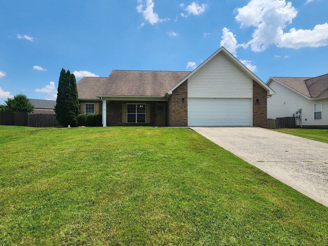 Primary Photo - Maryville 37801 - 3 bed 2 bath home with a...