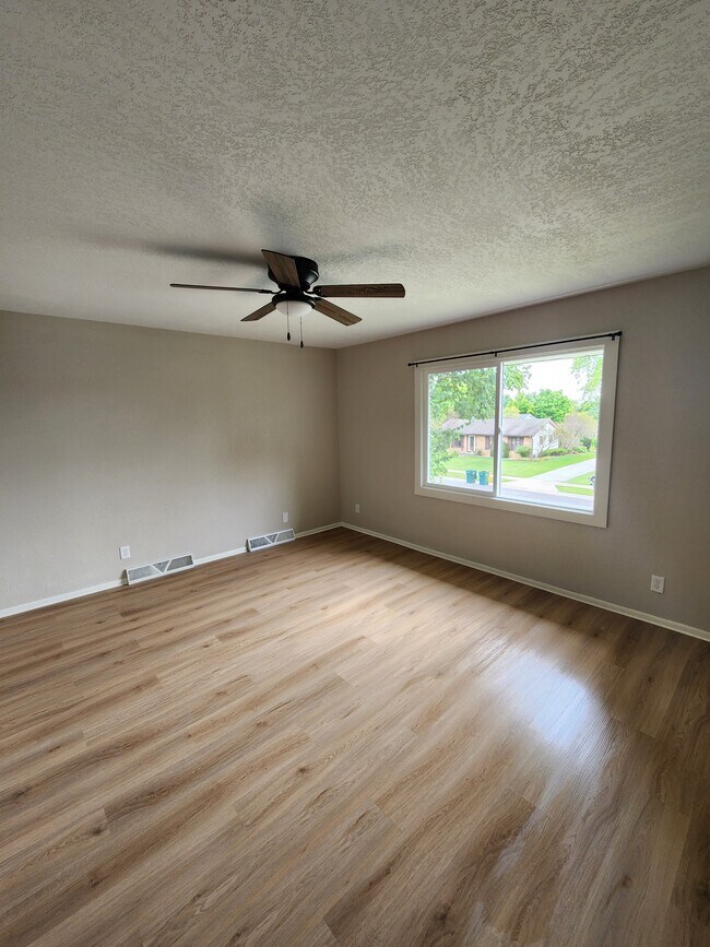 Building Photo - 153 S Judge Dr