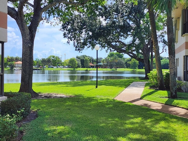 Building Photo - 2738 Carambola Cir S