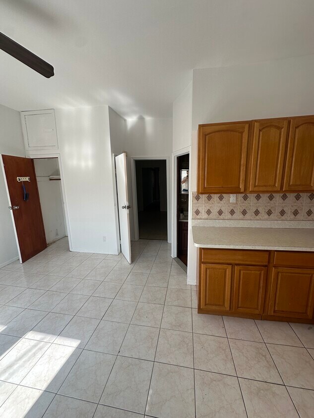 Foto principal - 8751 24th Ave