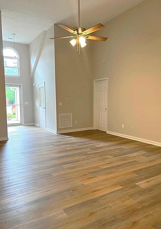 Foto del edificio - 705 Shannon Ridge Dr