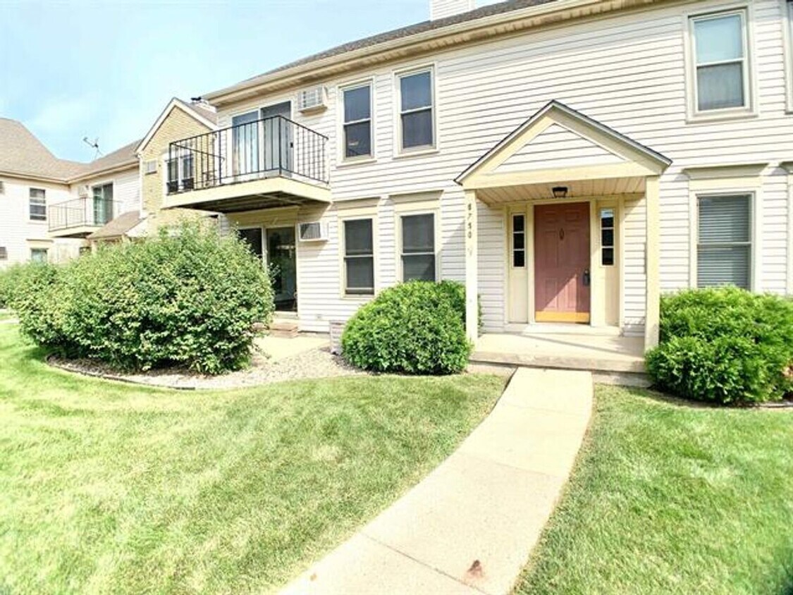 Foto principal - 6750 Park Ridge Dr