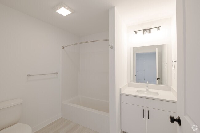 2 habitaciones, 1 baño - 1000 pies cuadrados - Baño - The Residences at Davis Pines