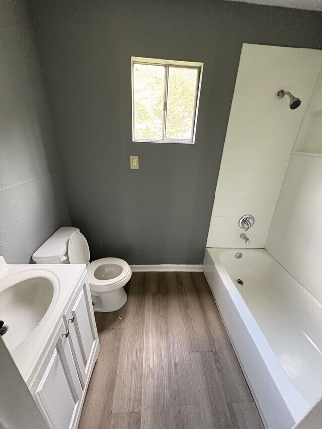 Foto del edificio - 611 Belle Vista Ave