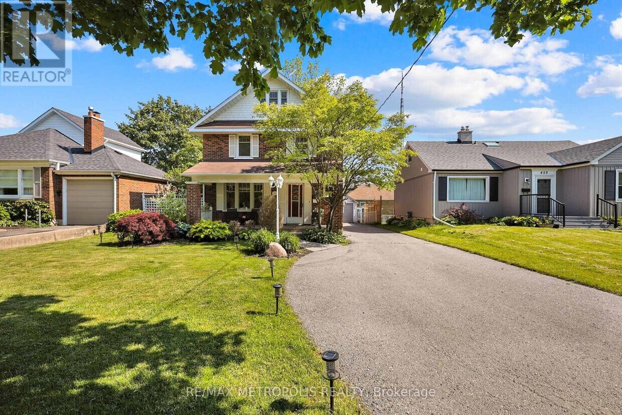 Primary Photo - 463 Athol St E
