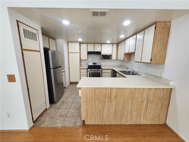Building Photo - 24234 Sylvan Glen Rd