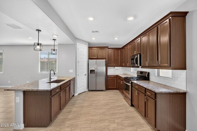 Foto del edificio - 261 Pinnacle Ridge Dr
