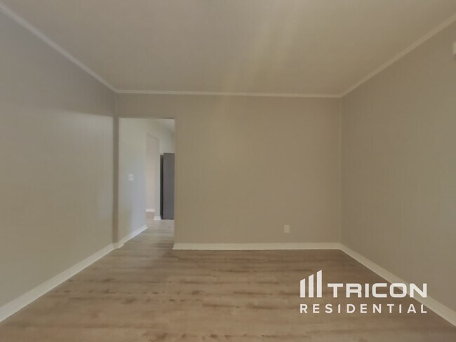Building Photo - 641 Custer Cir