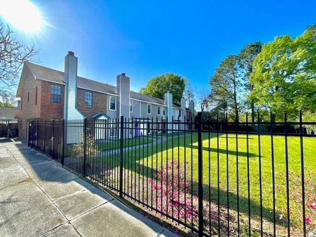 Building Photo - 12748 Brogdon Ln