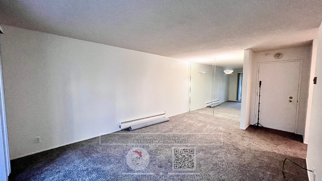 Building Photo - Large 1 bedroom with courtyard view includ...