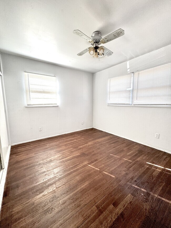 Building Photo - 2904 S Fairfield St