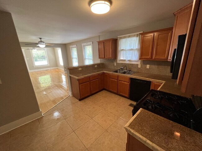 Photo - 765 Metcalf Pl House