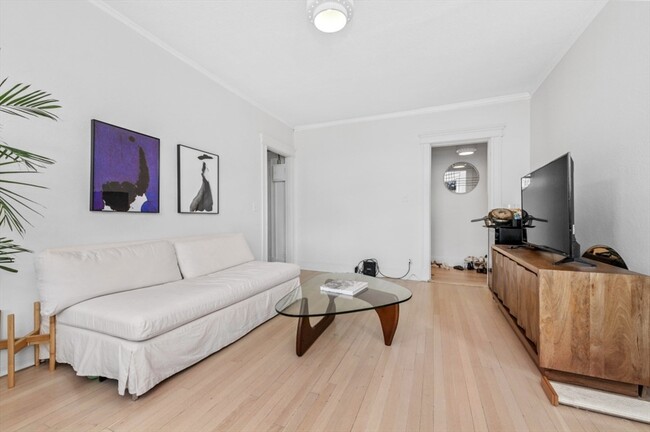 Building Photo - 118 Riverway