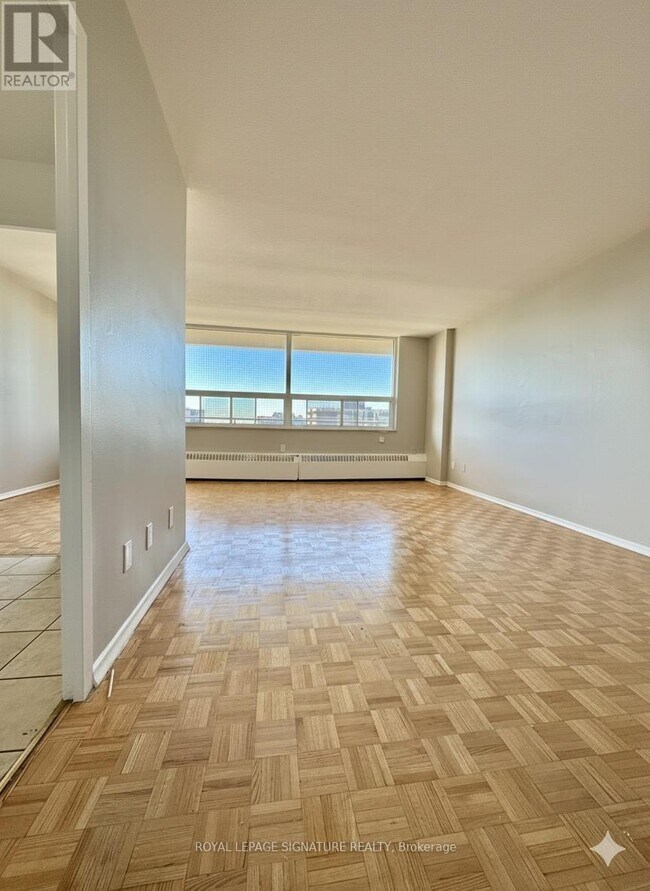 Photo du bâtiment - 6200 Bathurst St